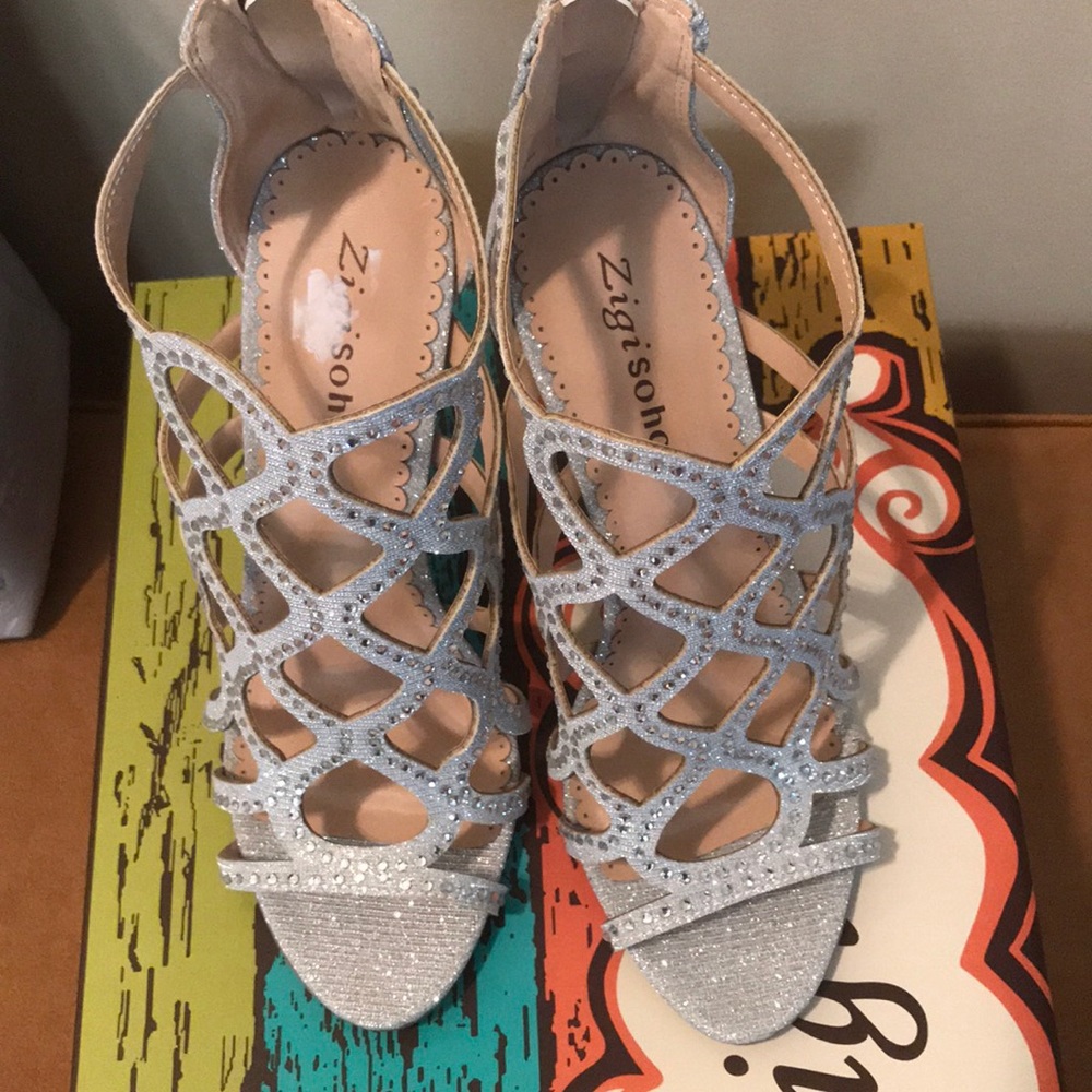 Brand size 7 Zigi soho shoes 👠